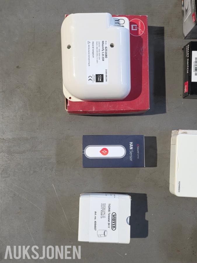 Diverse elektromateriell - Downlights, belysningsutstyr, stikkontakter, smarthus, sikringer, kabler, etc.