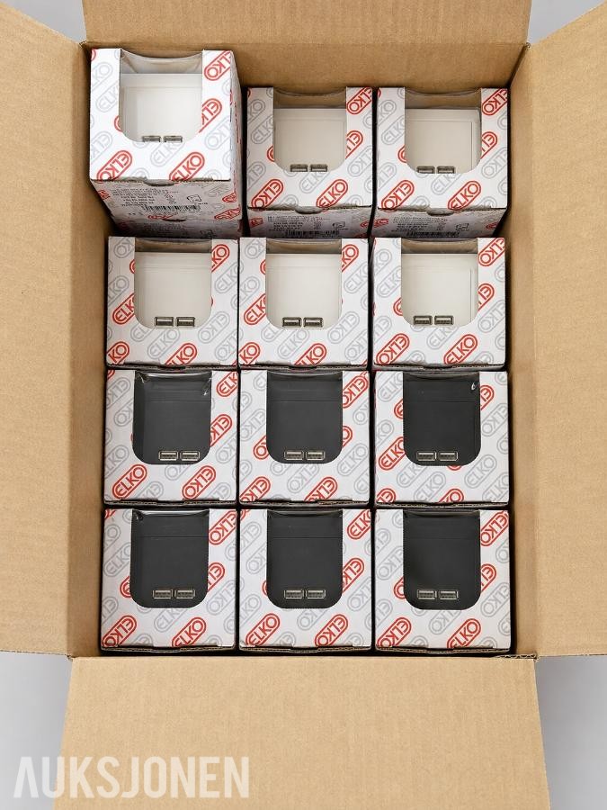 komplett parti med totalt 51 originale ELKO USB-laderuttak