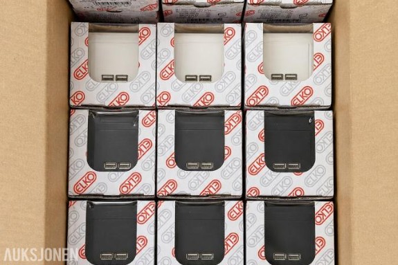 komplett parti med totalt 51 originale ELKO USB-laderuttak