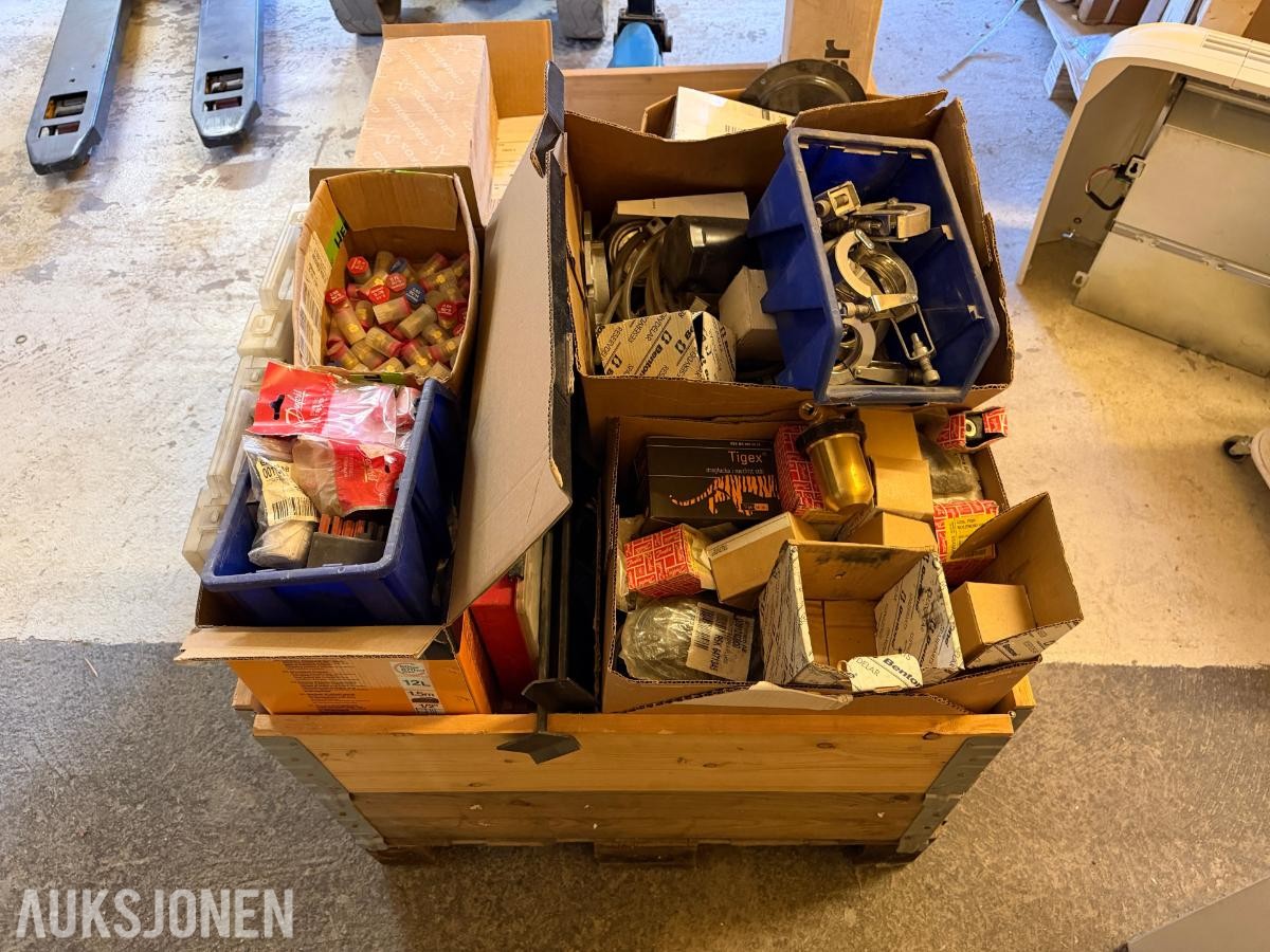 Parti med deler og komponenter til fyrings- og varmeanlegg Danfoss-Bentone-Enertech-Grundfos-m.m