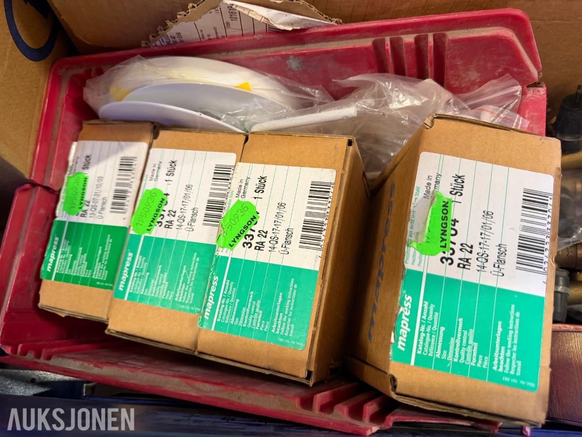 Parti med diverse tappevannsdeler VVS-koblinger