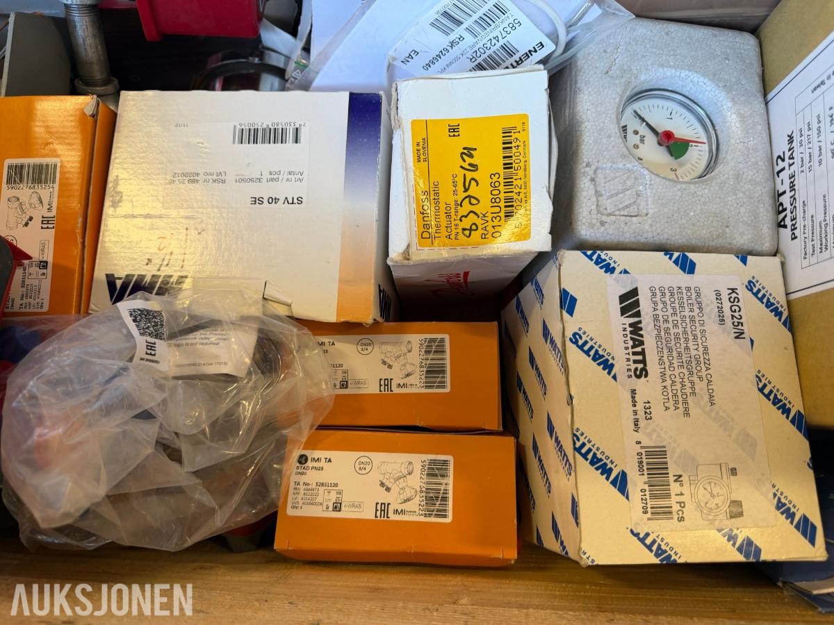Parti med VVS-komponenter til varme-, gulvvarme- og radiatoranlegg