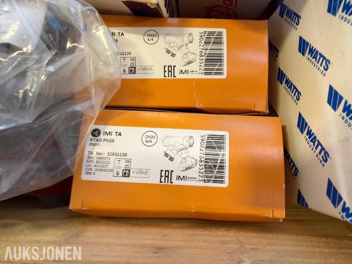 Parti med VVS-komponenter til varme-, gulvvarme- og radiatoranlegg