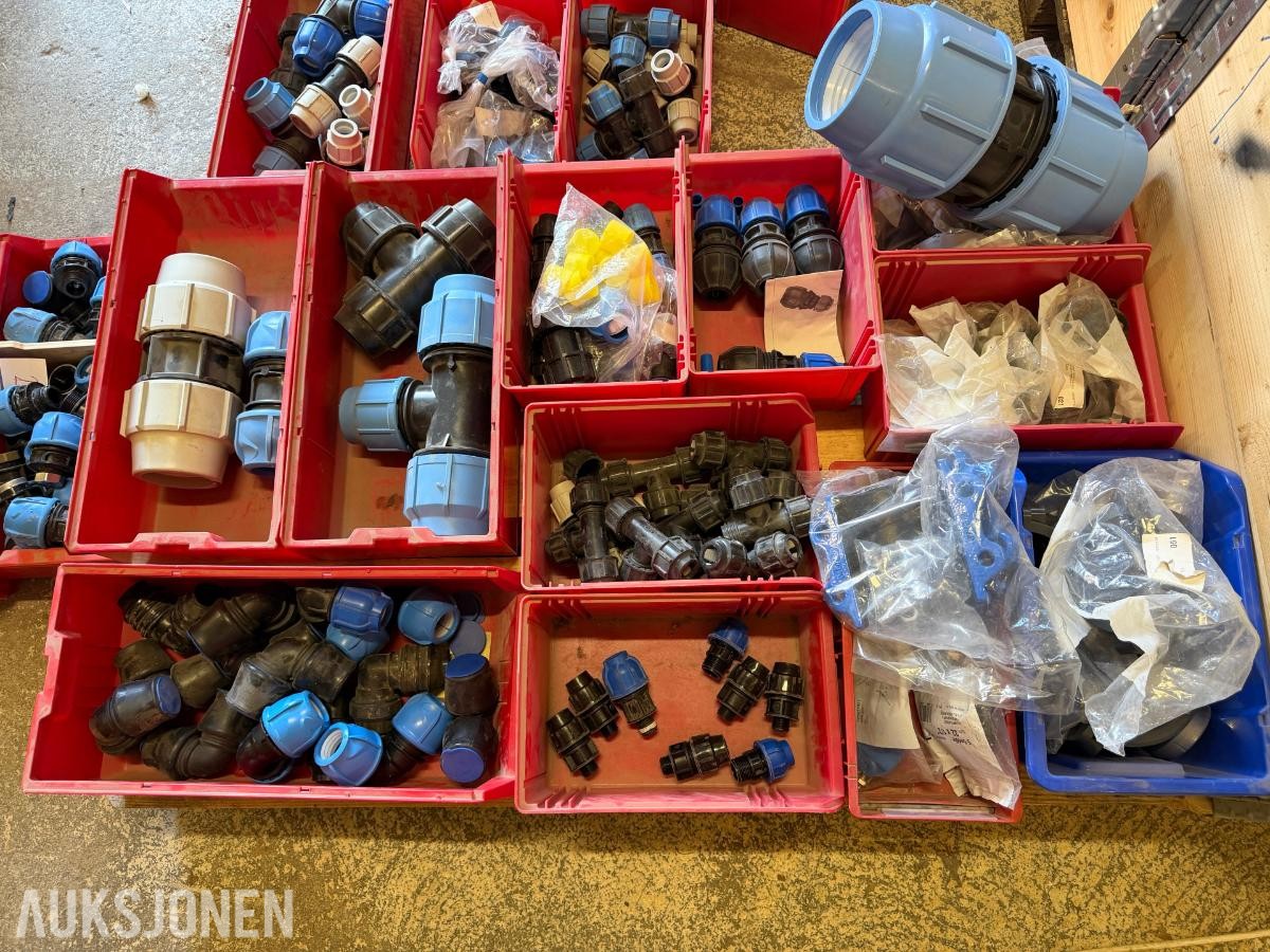 Parti med PE-koblinger, anborings-/tappesadler og rørdeler