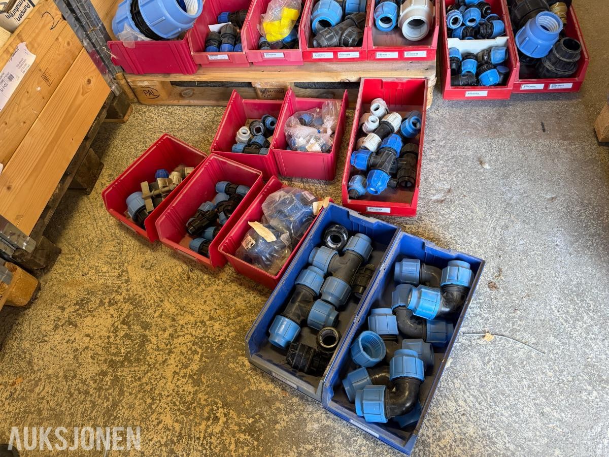 Parti med PE-koblinger, anborings-/tappesadler og rørdeler