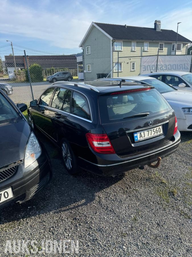 2011 Mercedes-Benz  C180 T rep objekt  automat navigasjon  - ingen minstepris