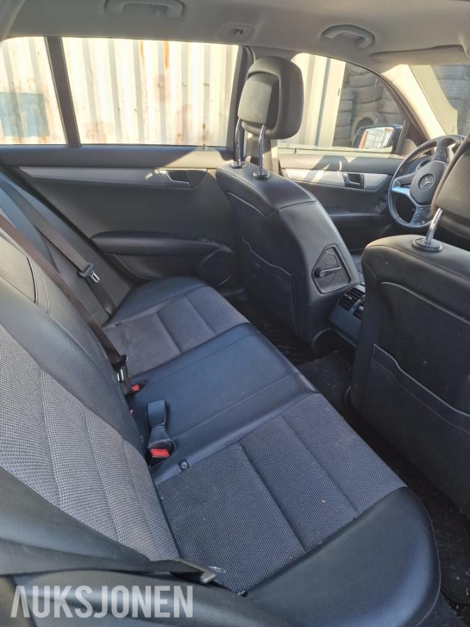 2011 Mercedes-Benz  C180 T rep objekt  automat navigasjon  - ingen minstepris