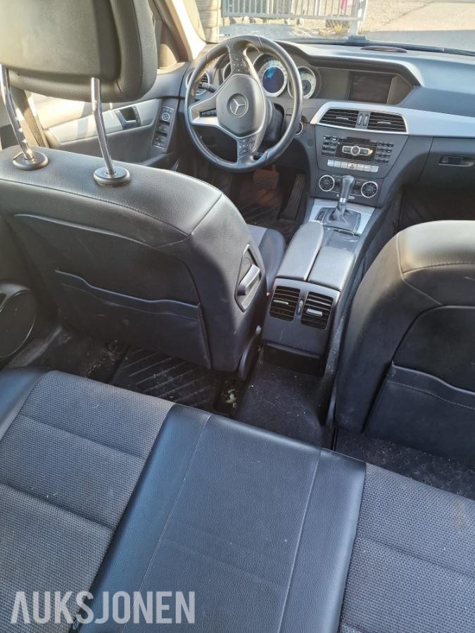 2011 Mercedes-Benz  C180 T rep objekt  automat navigasjon  - ingen minstepris