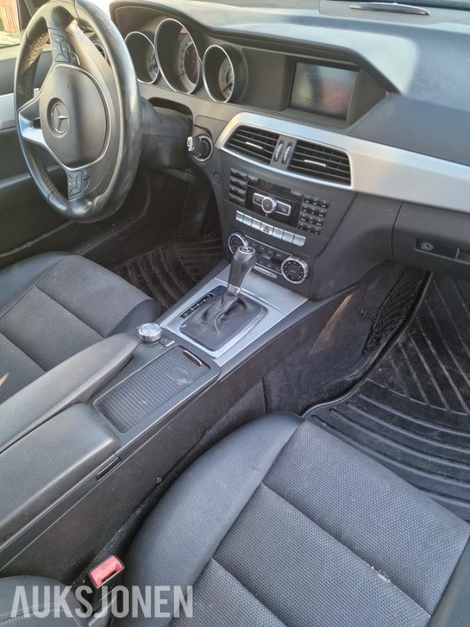 2011 Mercedes-Benz  C180 T rep objekt  automat navigasjon  - ingen minstepris