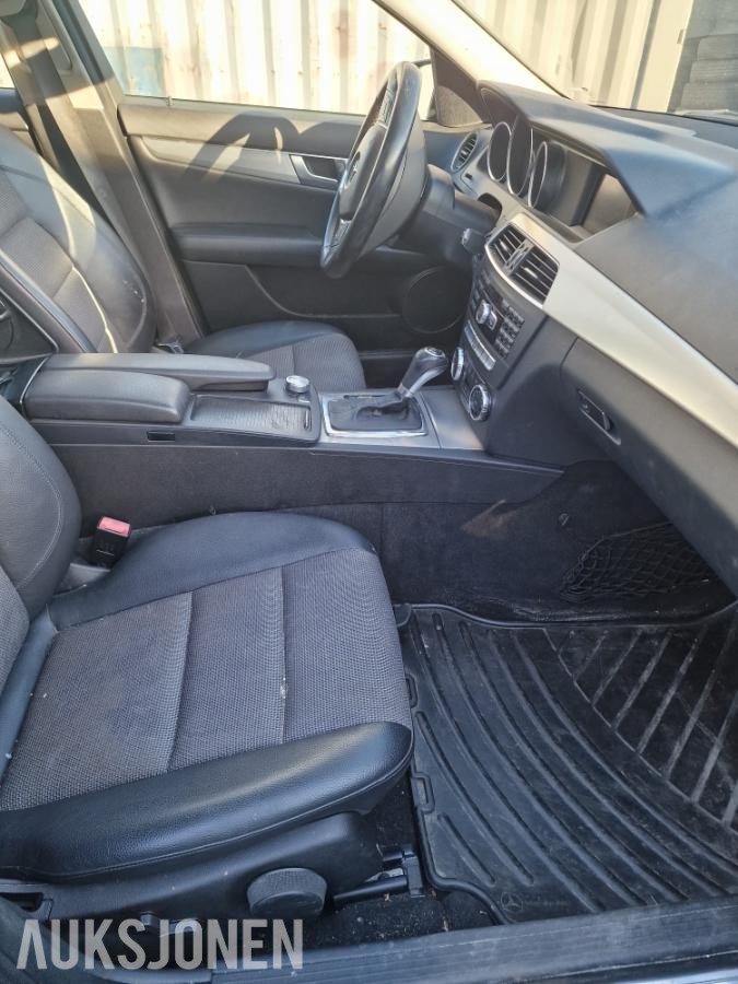 2011 Mercedes-Benz  C180 T rep objekt  automat navigasjon  - ingen minstepris