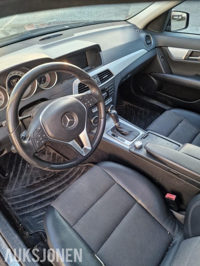 2011 Mercedes-Benz  C180 T rep objekt  automat navigasjon  - ingen minstepris