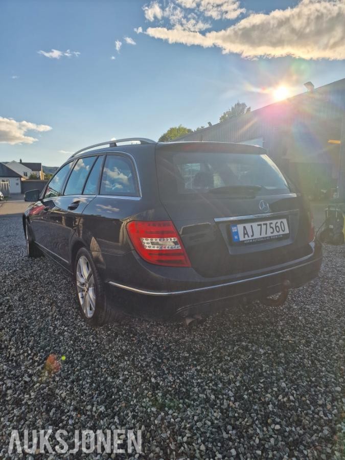 2011 Mercedes-Benz  C180 T rep objekt  automat navigasjon  - ingen minstepris