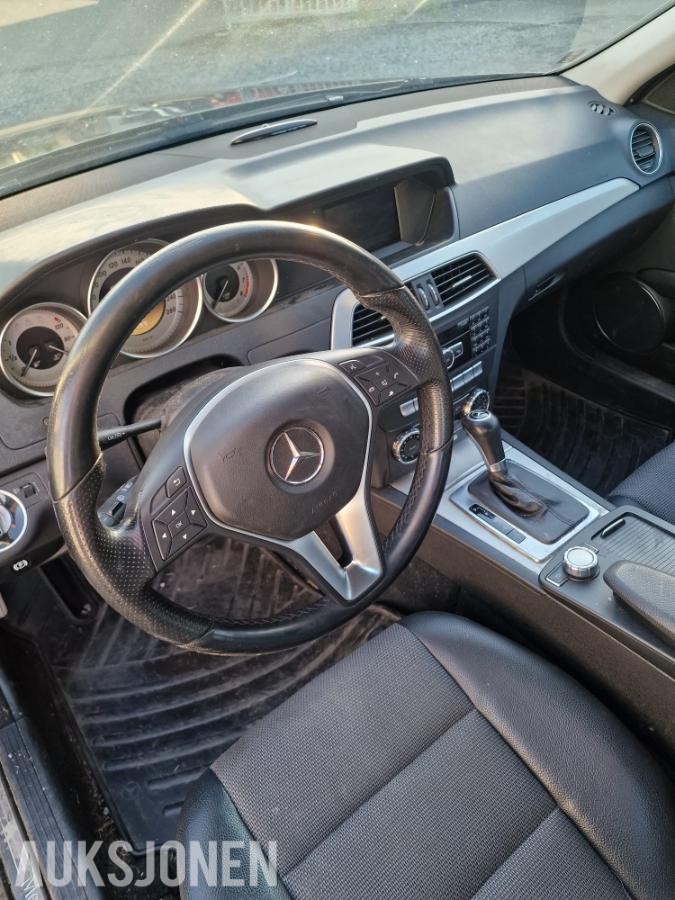 2011 Mercedes-Benz  C180 T rep objekt  automat navigasjon  - ingen minstepris