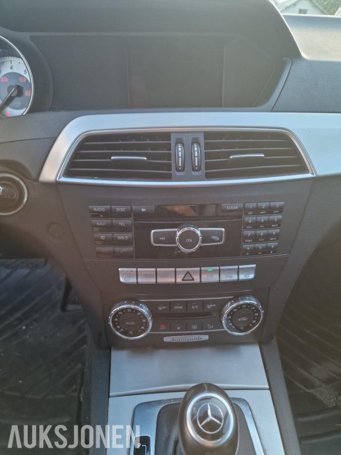 2011 Mercedes-Benz  C180 T rep objekt  automat navigasjon  - ingen minstepris