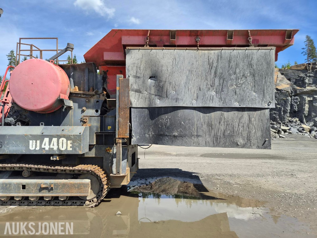2011 Sandvik UJ440E knuser