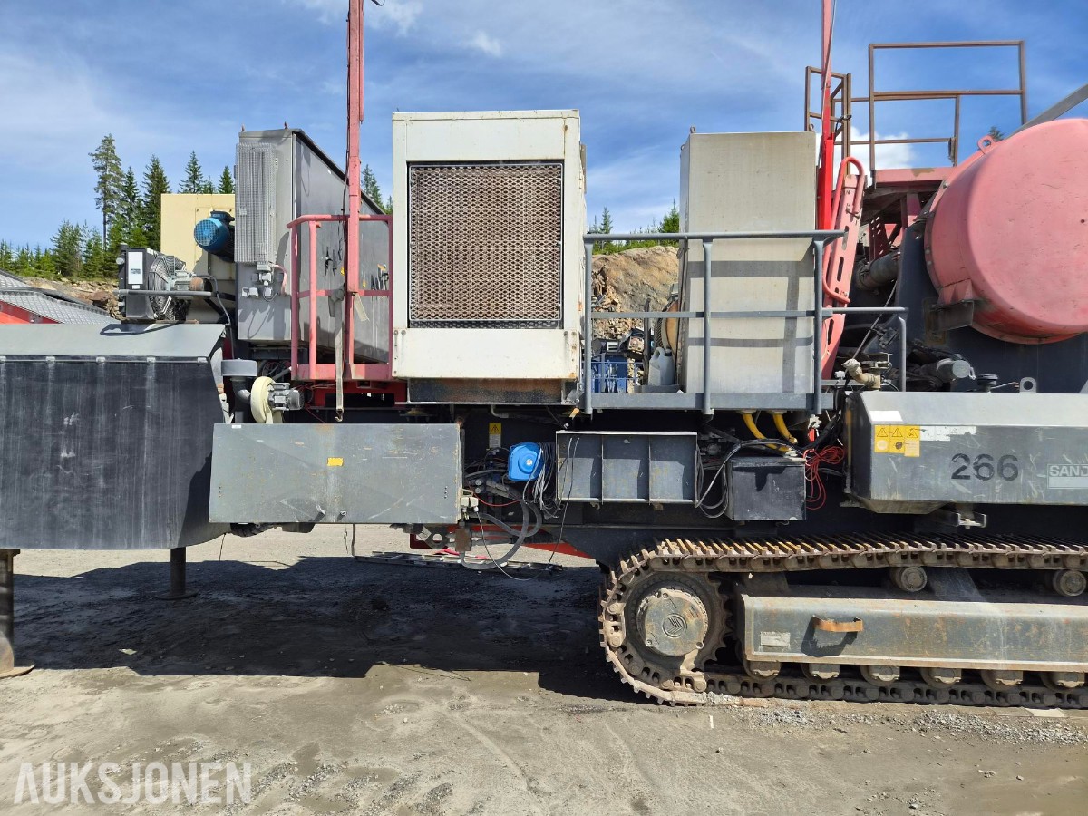2011 Sandvik UJ440E knuser
