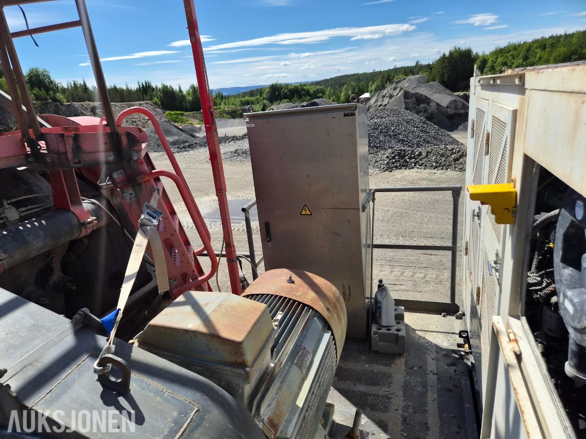 2011 Sandvik UJ440E knuser