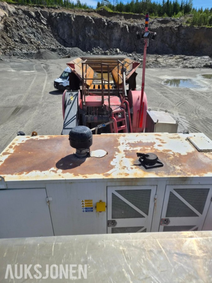 2011 Sandvik UJ440E knuser