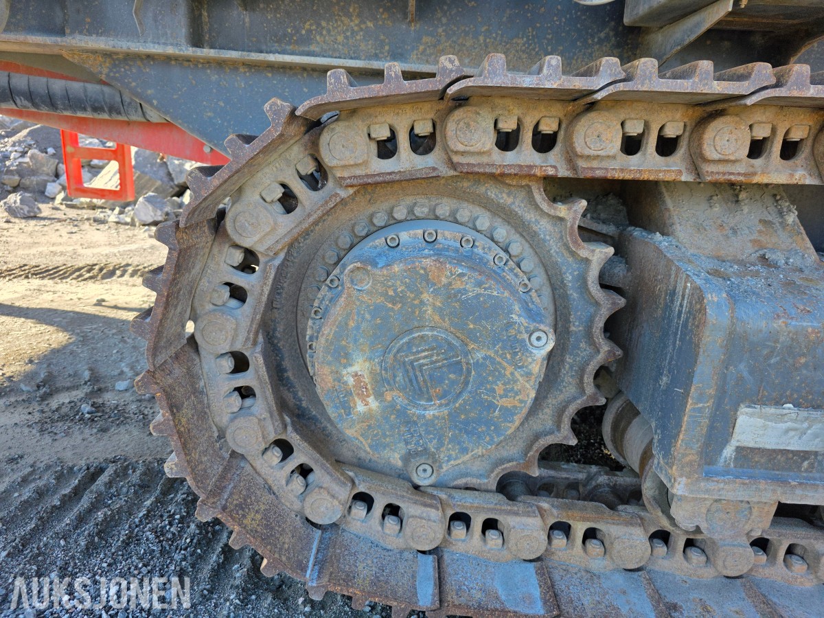 2011 Sandvik UJ440E knuser
