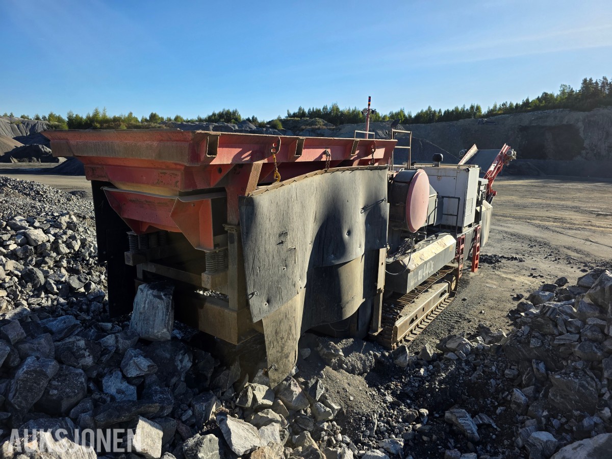 2011 Sandvik UJ440E knuser