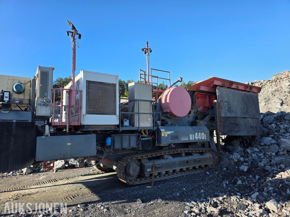 2011 Sandvik UJ440E knuser
