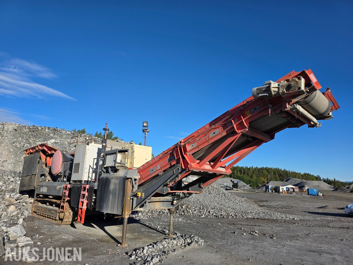 2011 Sandvik UJ440E knuser