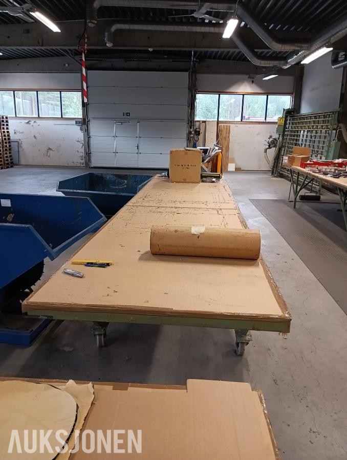 Arbeidsbord 120X500cm 90cm høyde Med hjul