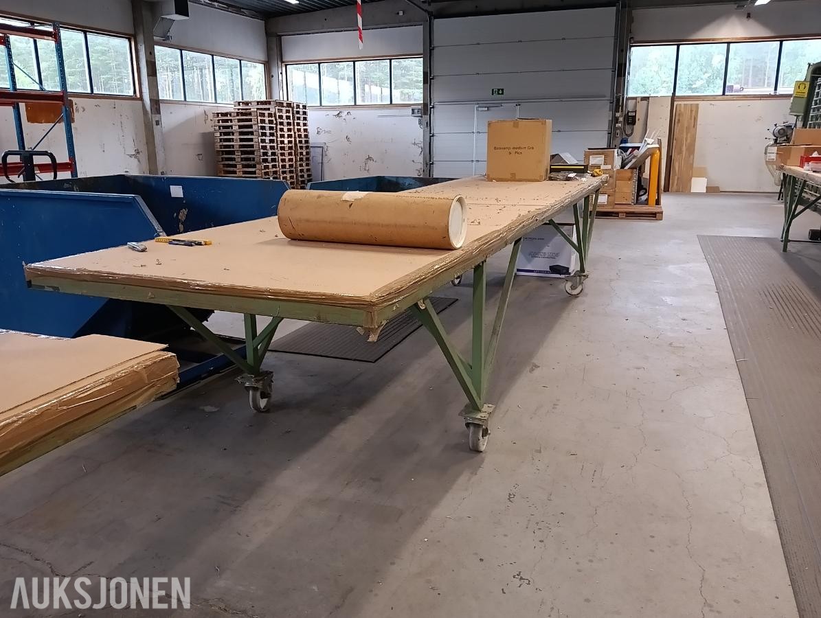 Arbeidsbord 120X500cm 90cm høyde Med hjul