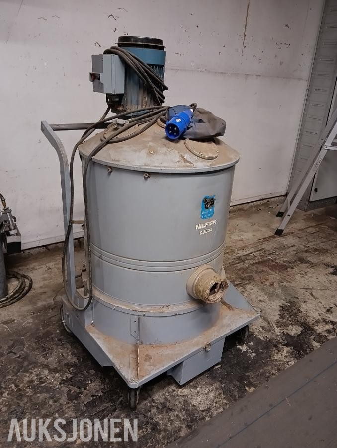 Nilfisk avsug m/beholder GB83 3Fas 230V