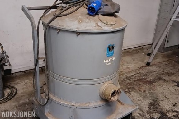 Nilfisk avsug m/beholder GB83 3Fas 230V