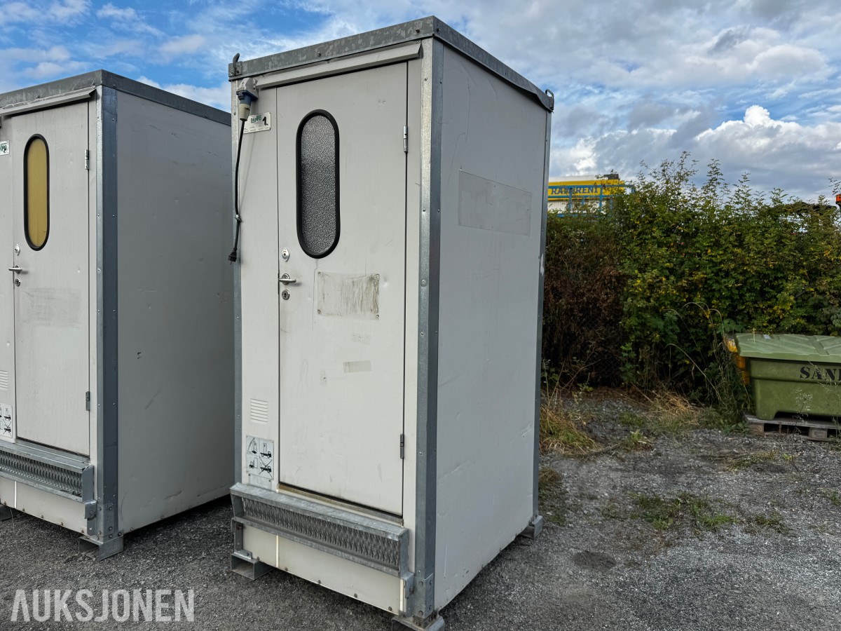 Toalett med heiseører og truckslisser