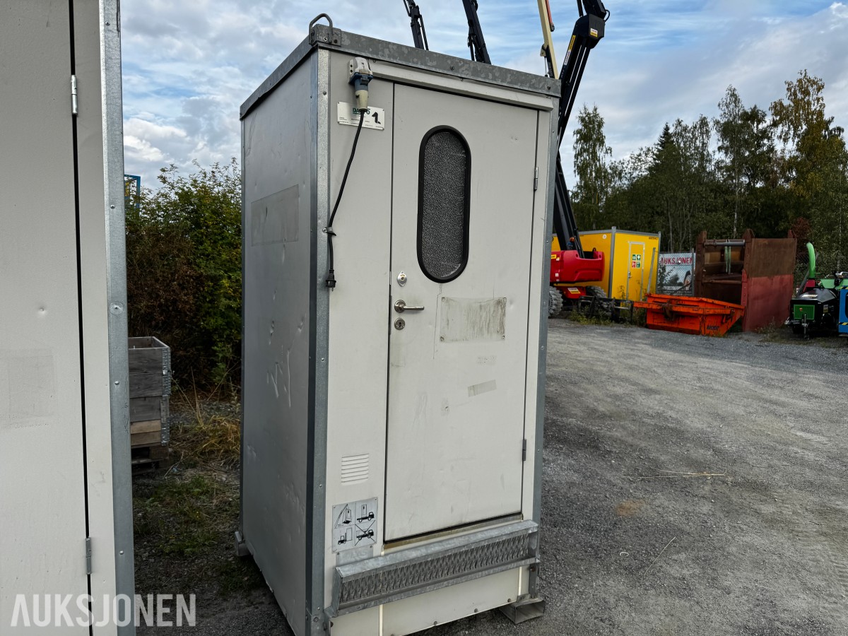 Toalett med heiseører og truckslisser