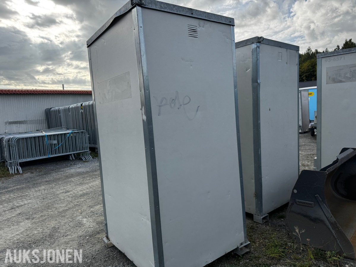 Toalett med heiseører og truckslisser