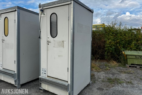 Toalett med heiseører og truckslisser