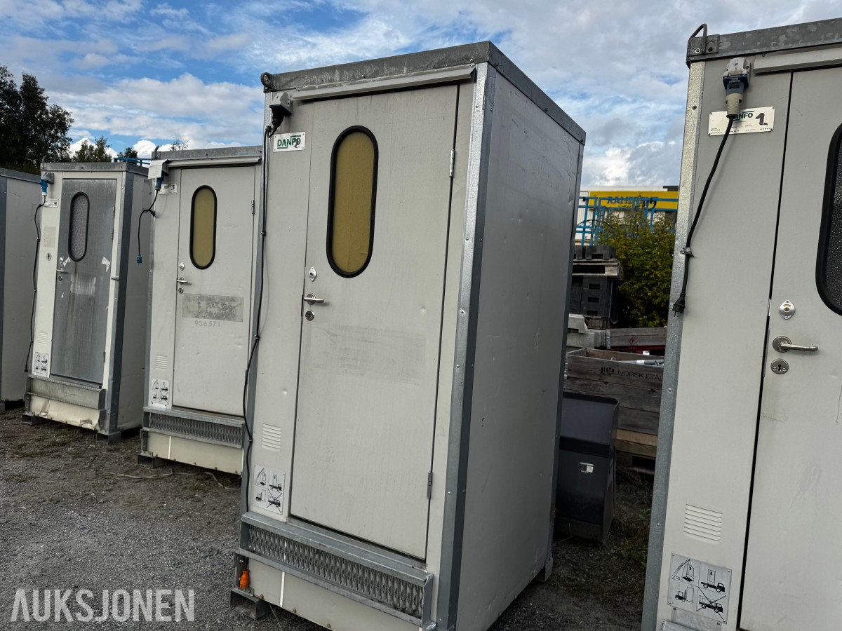 Toalett med heiseører og truckslisser