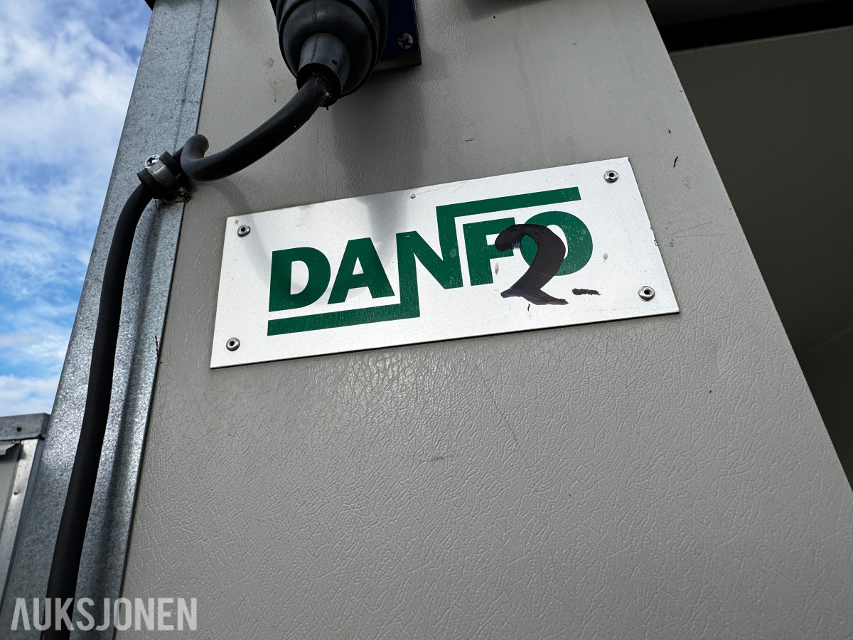 Toalett med heiseører og truckslisser