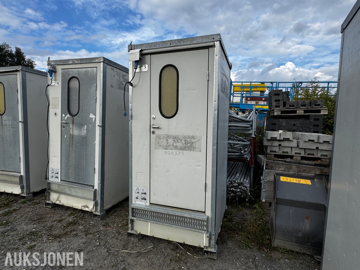 Toalett med heiseører og truckslisser