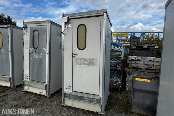 Toalett med heiseører og truckslisser