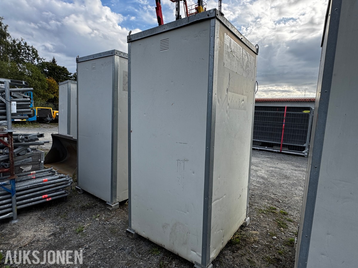 Toalett med heiseører og truckslisser