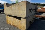 2 stk betonglodd med grov innfesting. 