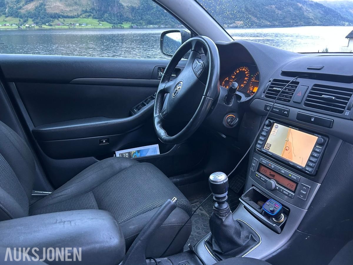 2008 Toyota Avensis 2.0 126HK D-4D Executive Cruisekontroll, Hengerfeste