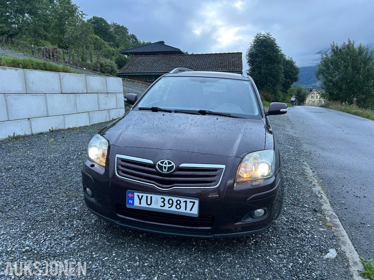 2008 Toyota Avensis 2.0 126HK D-4D Executive Cruisekontroll, Hengerfeste