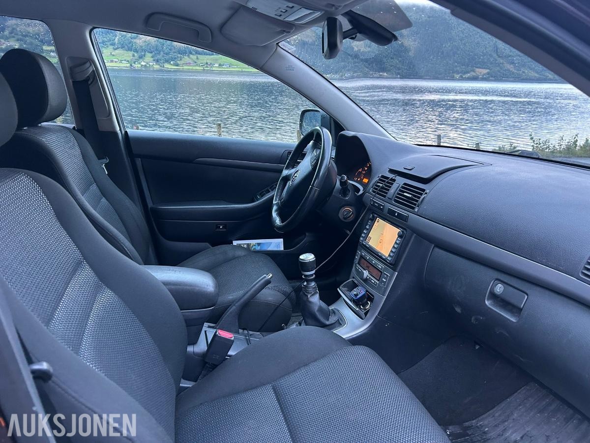 2008 Toyota Avensis 2.0 126HK D-4D Executive Cruisekontroll, Hengerfeste