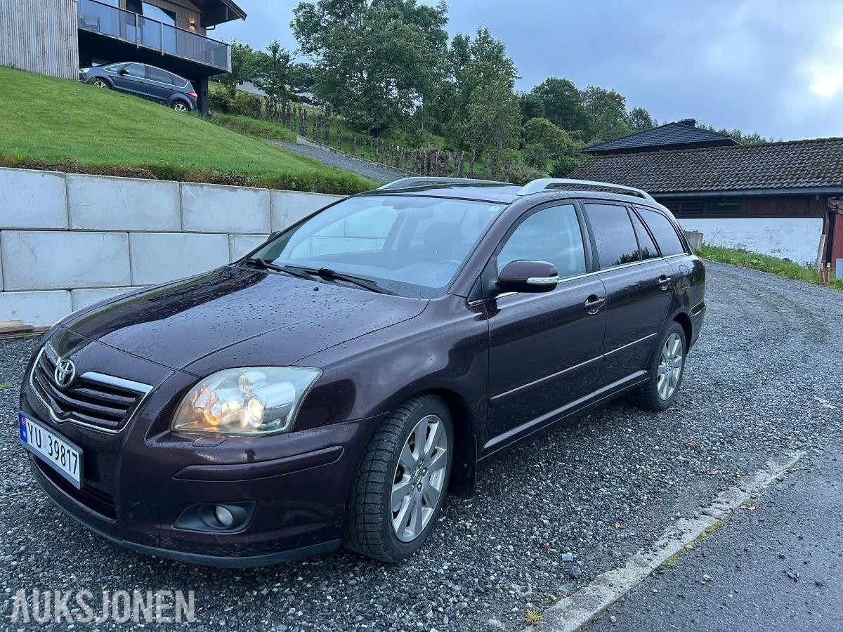 2008 Toyota Avensis 2.0 126HK D-4D Executive Cruisekontroll, Hengerfeste