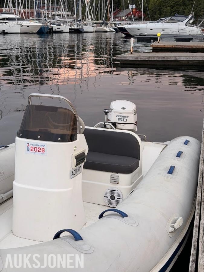 2014 Mercury Oceanrunner 420 med 2017 Evinrude E-Tec 50hk