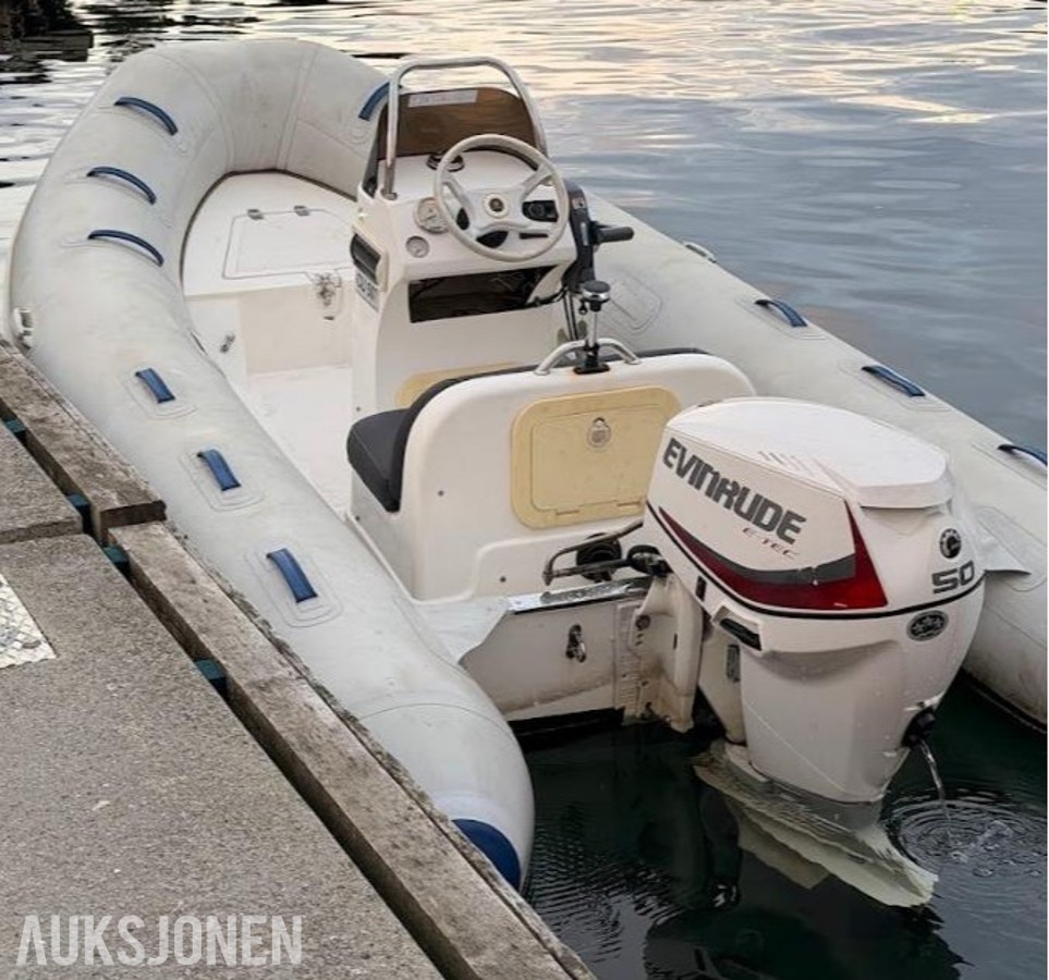 2014 Mercury Oceanrunner 420 med 2017 Evinrude E-Tec 50hk
