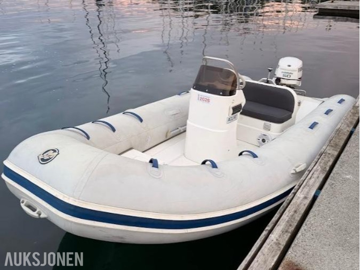 2014 Mercury Oceanrunner 420 med 2017 Evinrude E-Tec 50hk