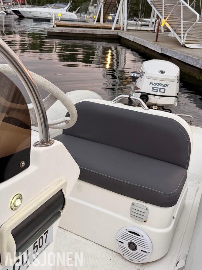 2014 Mercury Oceanrunner 420 med 2017 Evinrude E-Tec 50hk