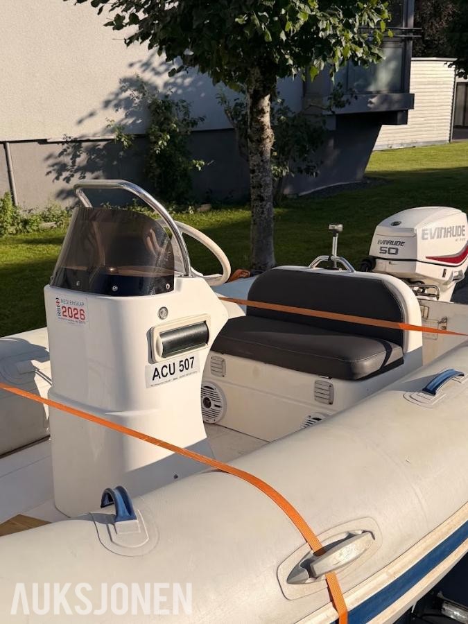 2014 Mercury Oceanrunner 420 med 2017 Evinrude E-Tec 50hk