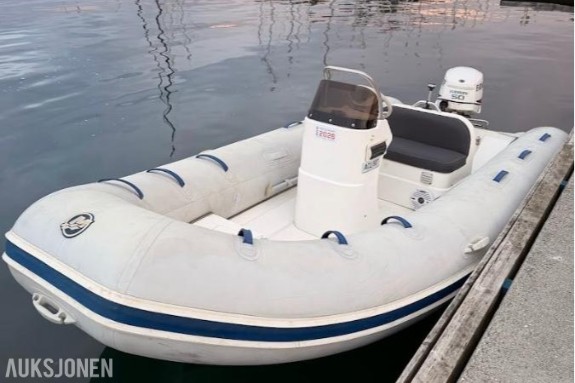 2014 Mercury Oceanrunner 420 med 2017 Evinrude E-Tec 50hk